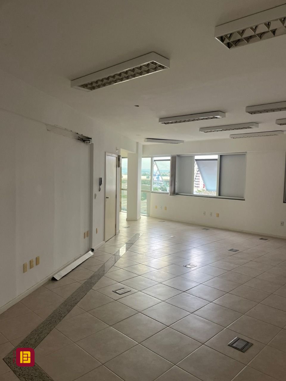 Sala com 76m², 1 garagem, no bairro Centro em Florianópolis