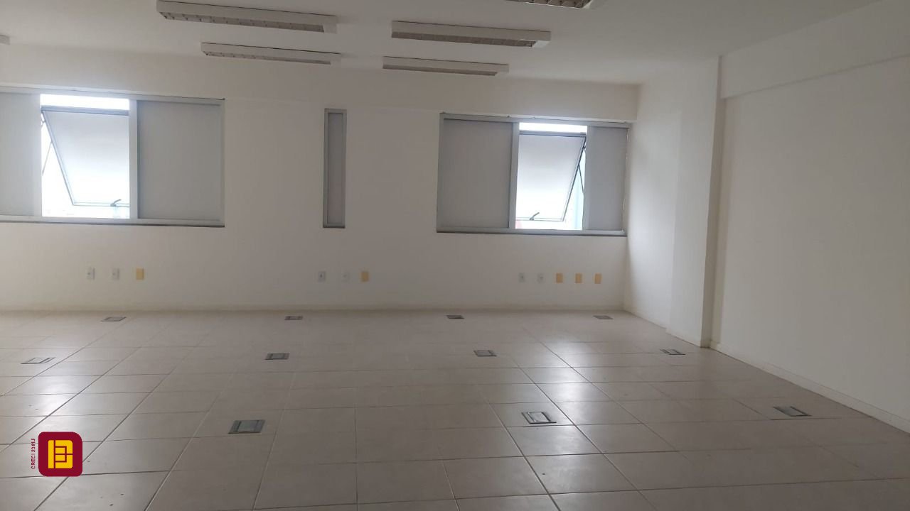 Sala com 76m², 1 garagem, no bairro Centro em Florianópolis