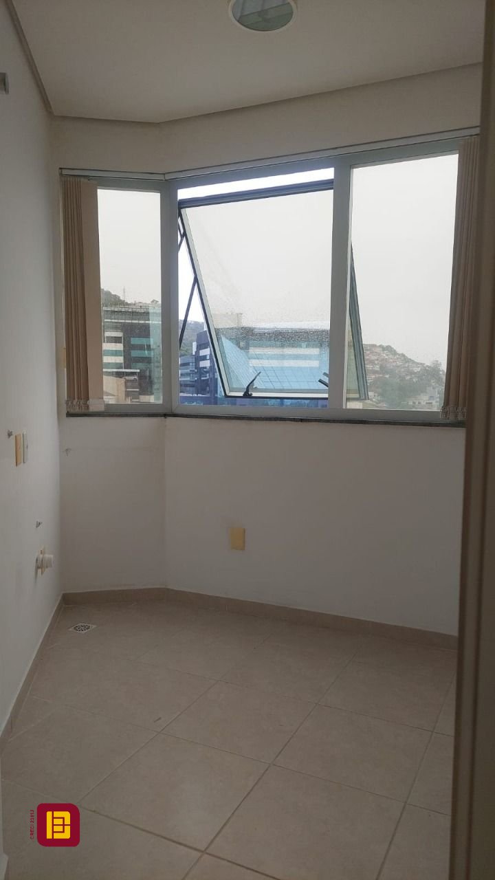 Sala com 76m², 1 garagem, no bairro Centro em Florianópolis
