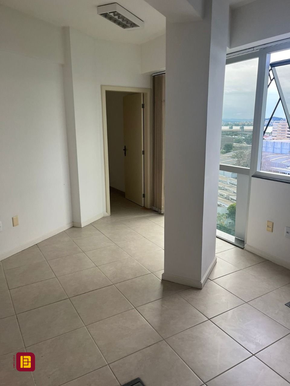 Sala com 76m², 1 garagem, no bairro Centro em Florianópolis