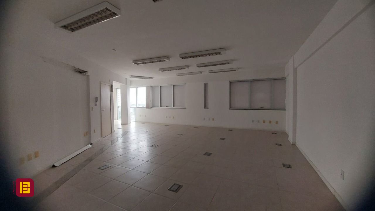 Sala com 76m², 1 garagem, no bairro Centro em Florianópolis
