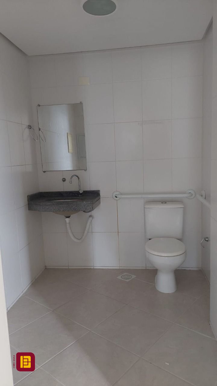 Sala com 76m², 1 garagem, no bairro Centro em Florianópolis