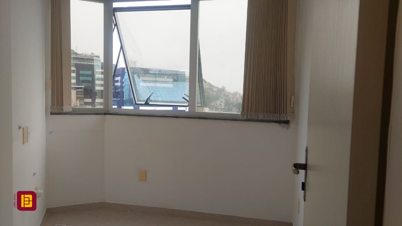 Sala com 76m², 1 garagem, no bairro Centro em Florianópolis