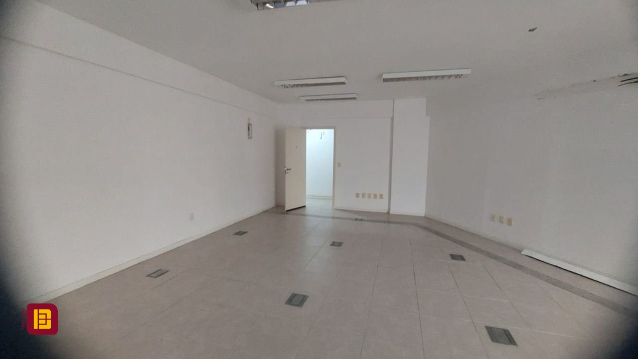 Sala com 76m², 1 garagem, no bairro Centro em Florianópolis