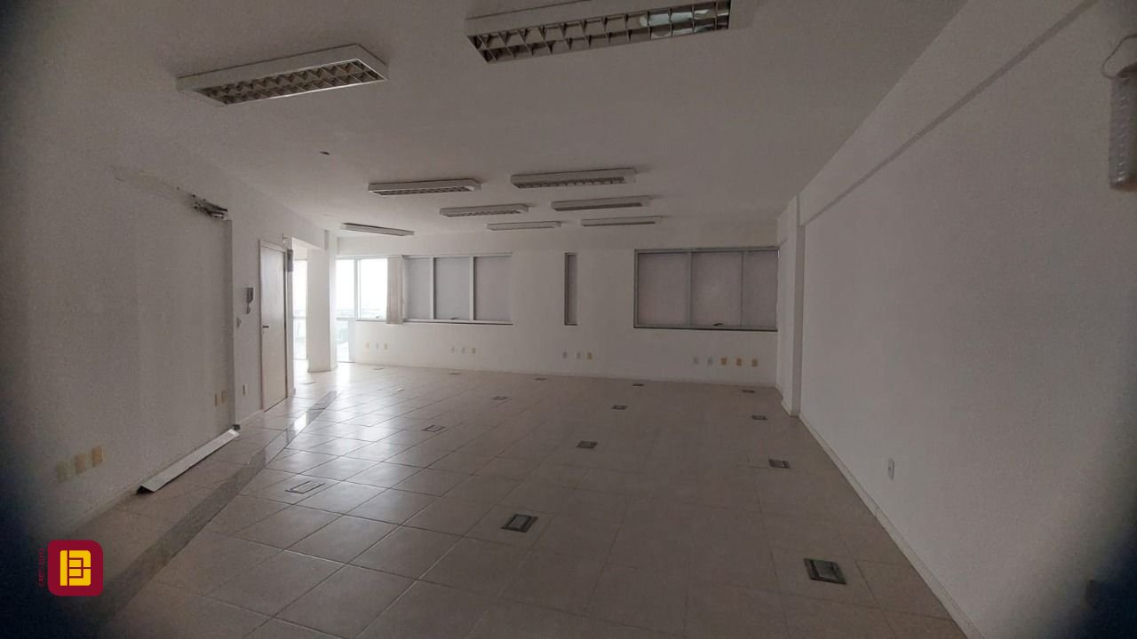Sala com 76m², 1 garagem, no bairro Centro em Florianópolis