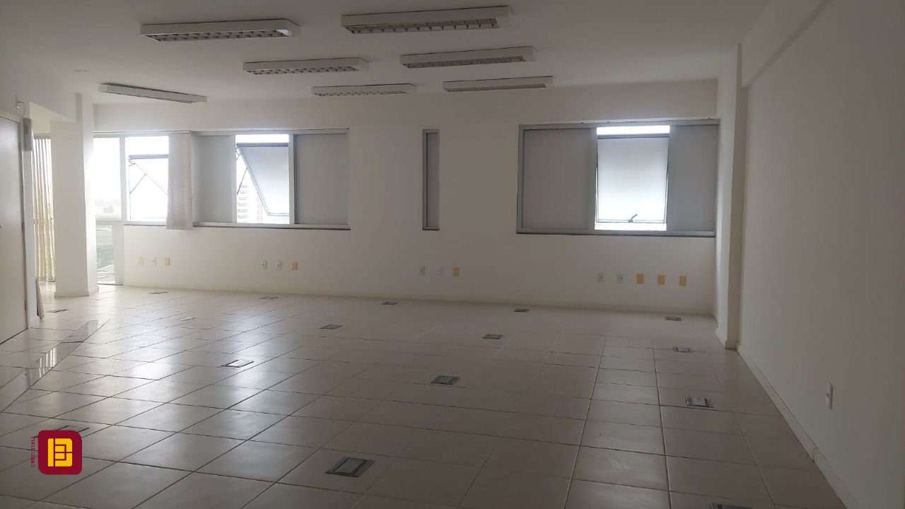 Sala com 76m², 1 garagem, no bairro Centro em Florianópolis