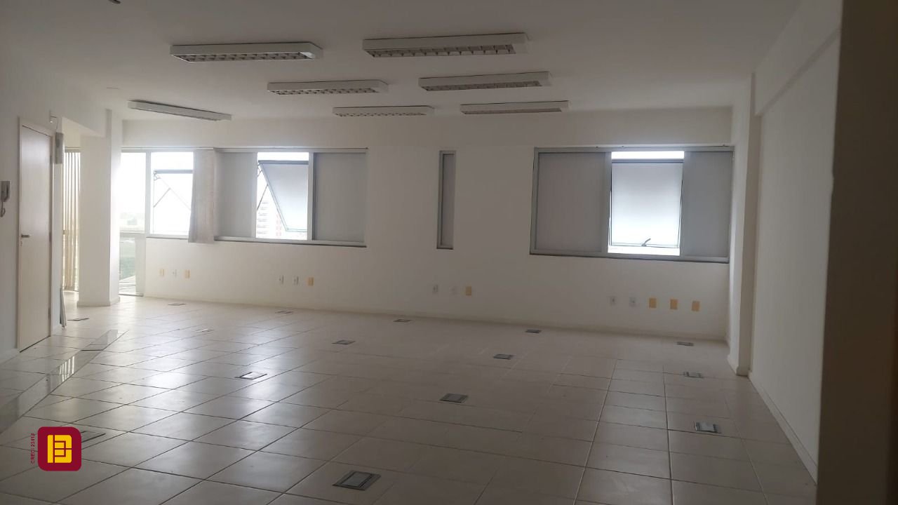 Sala com 76m², 1 garagem, no bairro Centro em Florianópolis