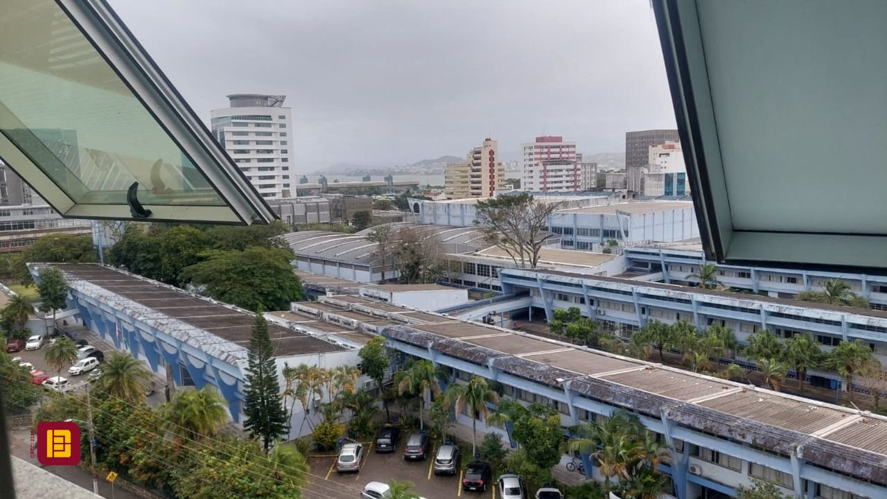 Sala com 76m², 1 garagem, no bairro Centro em Florianópolis