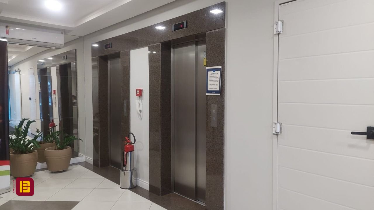 Sala com 76m², 1 garagem, no bairro Centro em Florianópolis