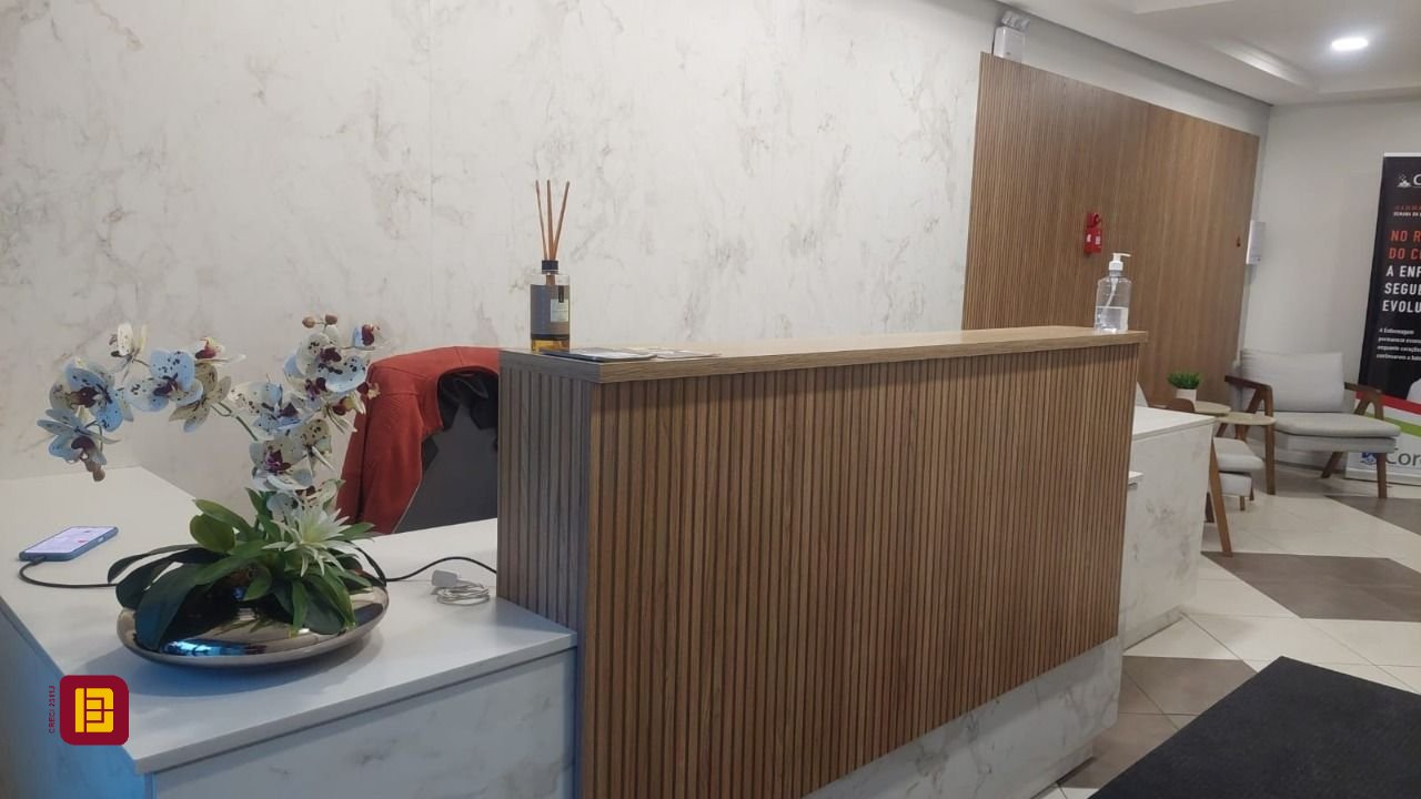 Sala com 76m², 1 garagem, no bairro Centro em Florianópolis