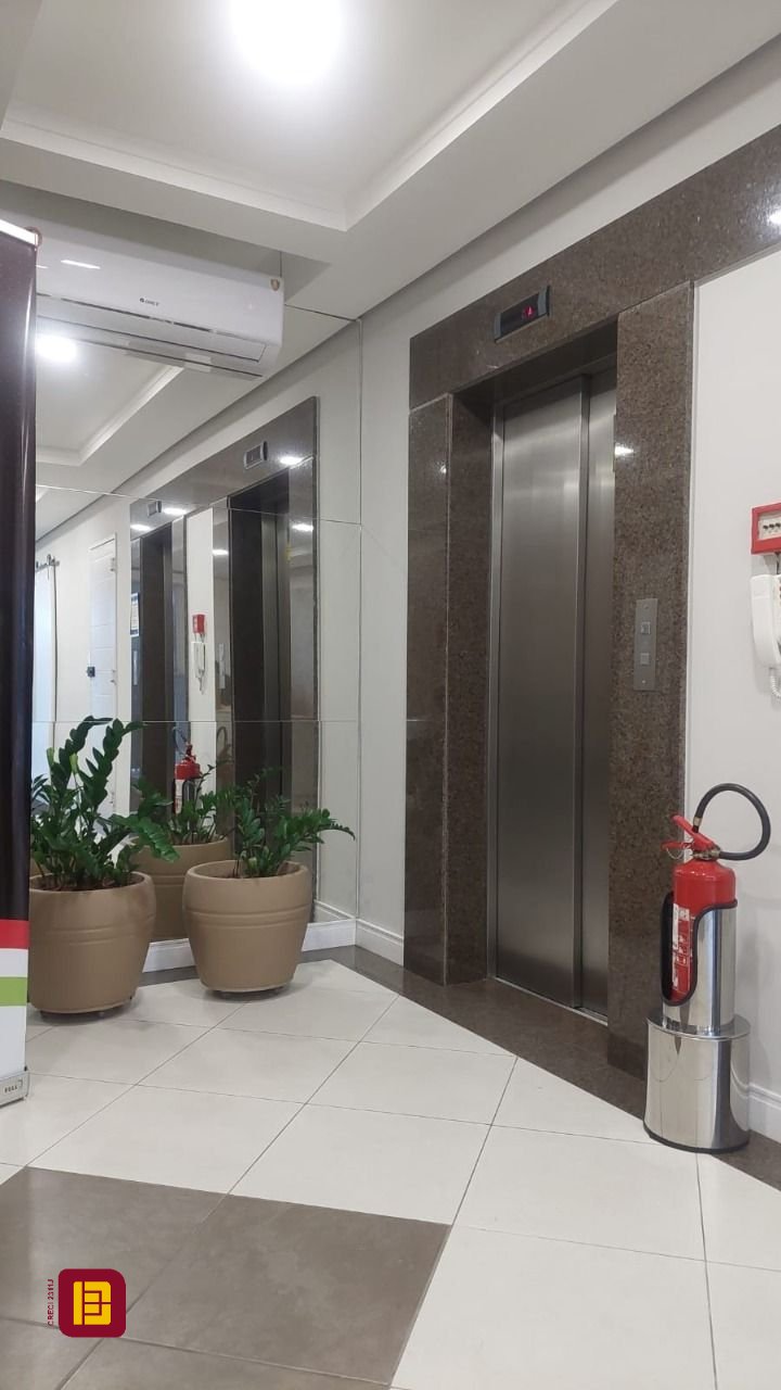 Sala com 76m², 1 garagem, no bairro Centro em Florianópolis