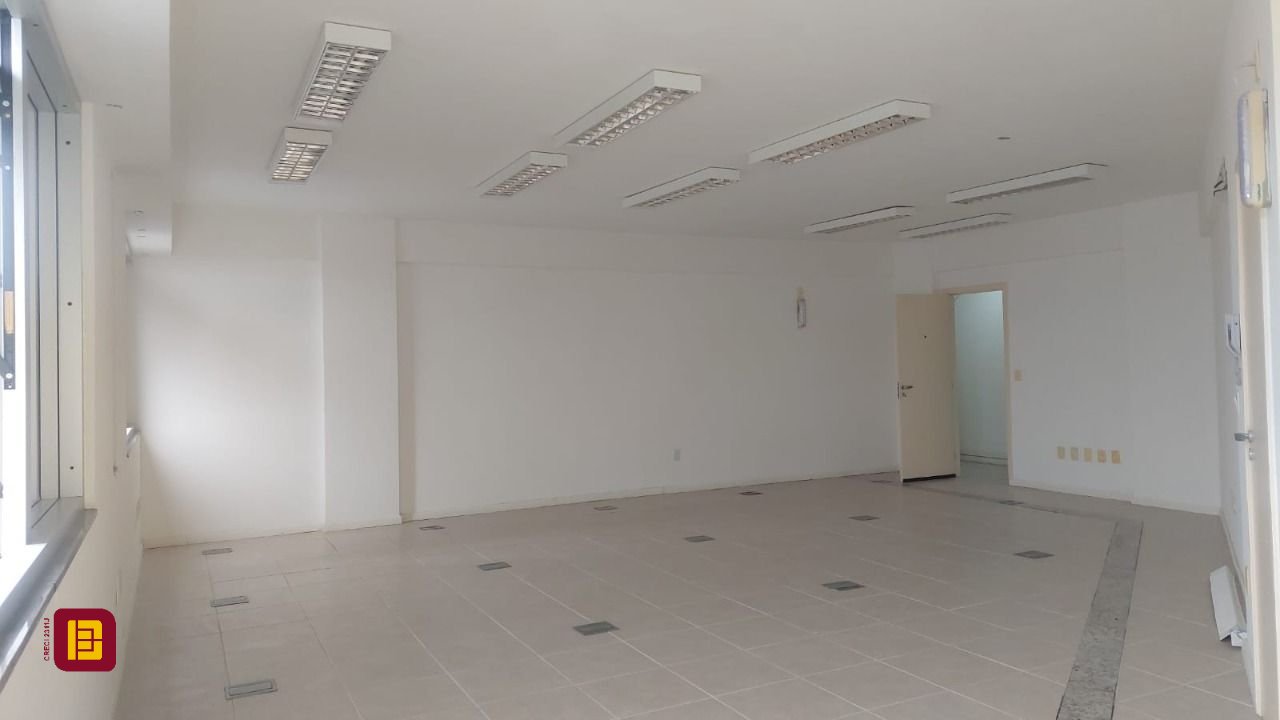 Sala com 76m², 1 garagem, no bairro Centro em Florianópolis