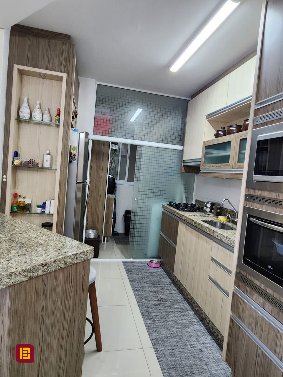 Apartamento com 92m², 3 quartos (sendo 1 suíte), 1 garagem, no bairro Barreiros em São José