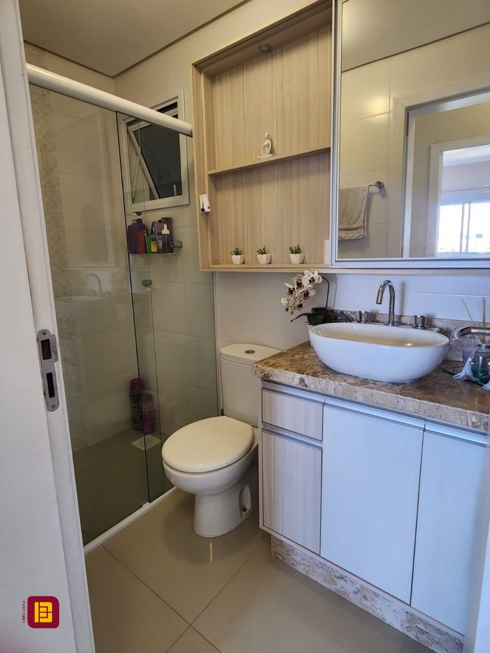 Apartamento com 92m², 3 quartos (sendo 1 suíte), 1 garagem, no bairro Barreiros em São José