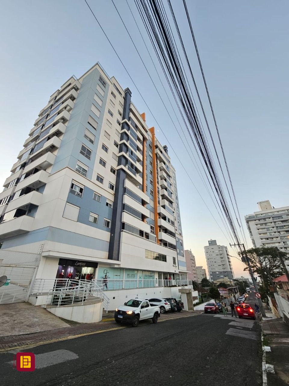 Apartamento com 92m², 3 quartos (sendo 1 suíte), 1 garagem, no bairro Barreiros em São José