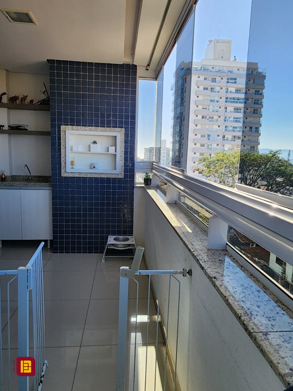Apartamento com 92m², 3 quartos (sendo 1 suíte), 1 garagem, no bairro Barreiros em São José
