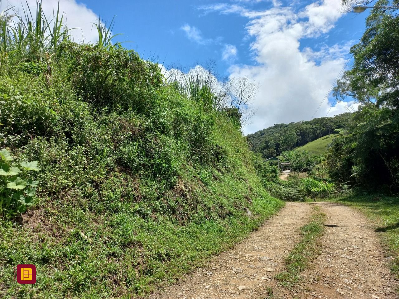 Terreno com 11000m², no bairro Fazenda em Águas Mornas