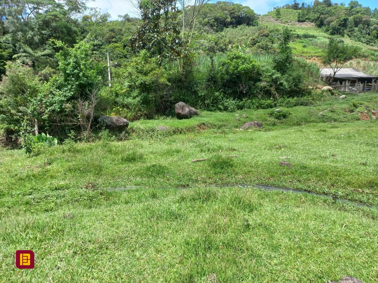 Terreno com 11000m², no bairro Fazenda em Águas Mornas
