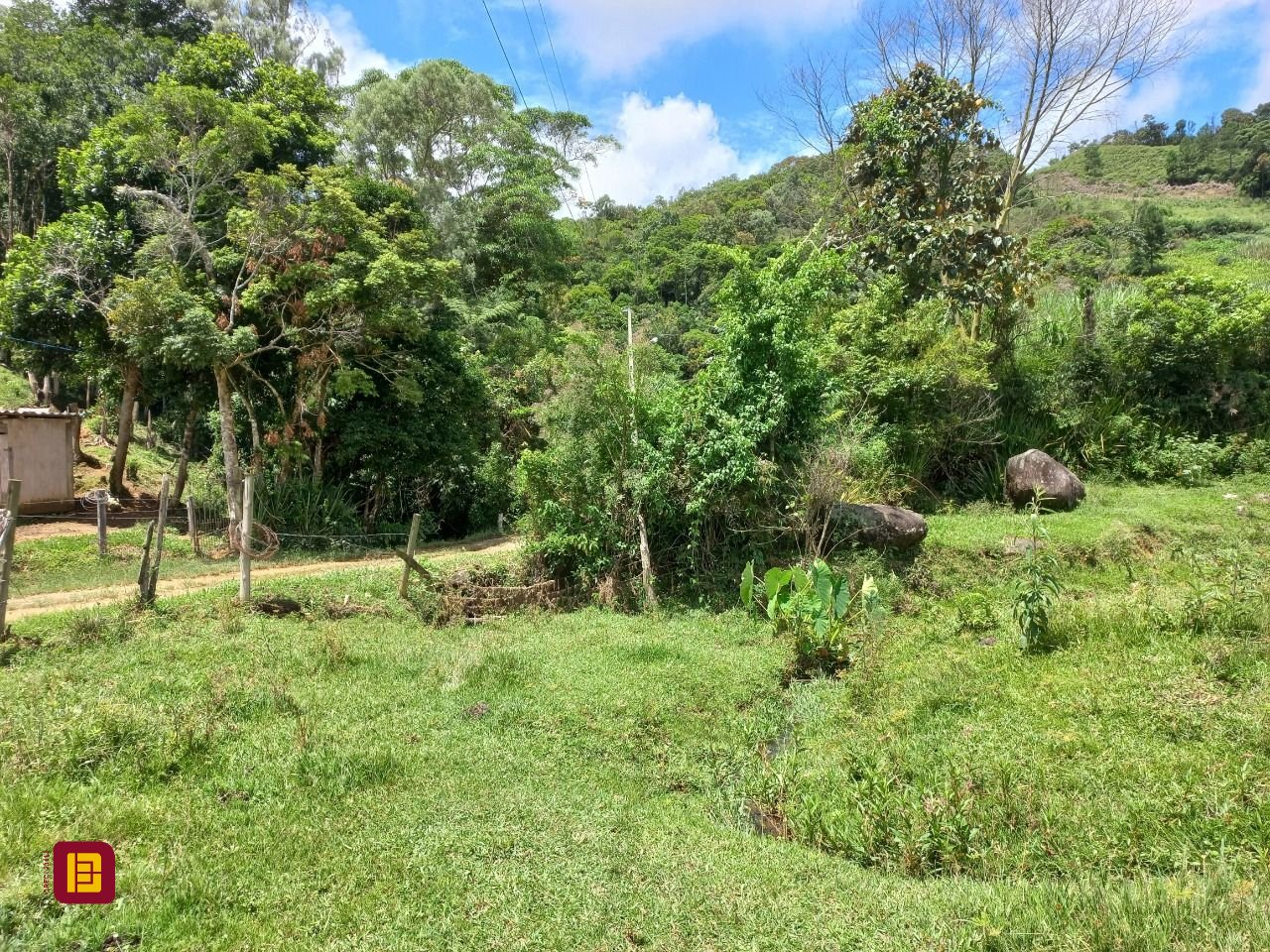 Terreno com 11000m², no bairro Fazenda em Águas Mornas