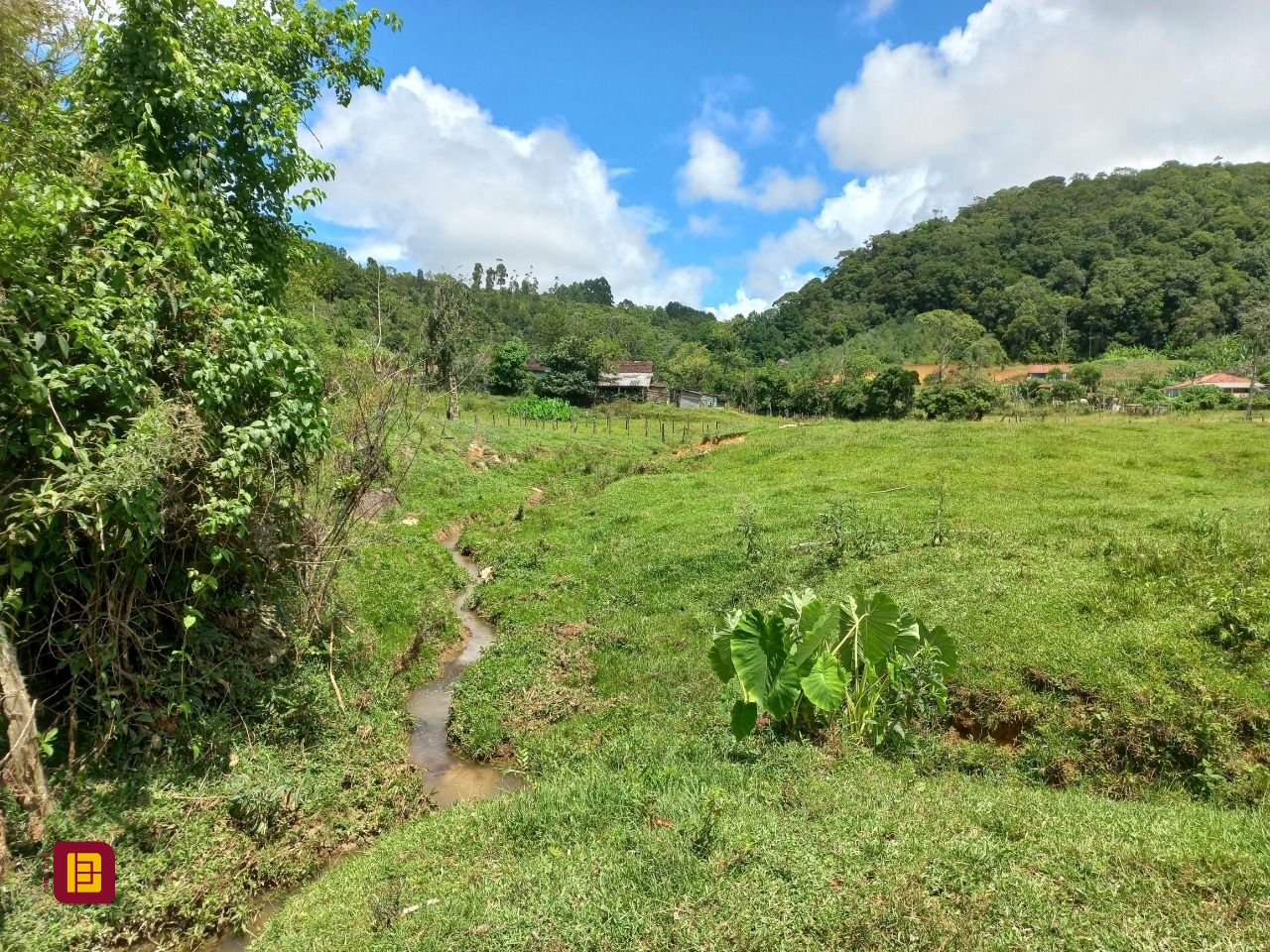 Terreno com 11000m², no bairro Fazenda em Águas Mornas