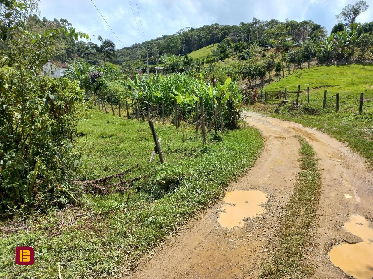 Terreno com 11000m², no bairro Fazenda em Águas Mornas
