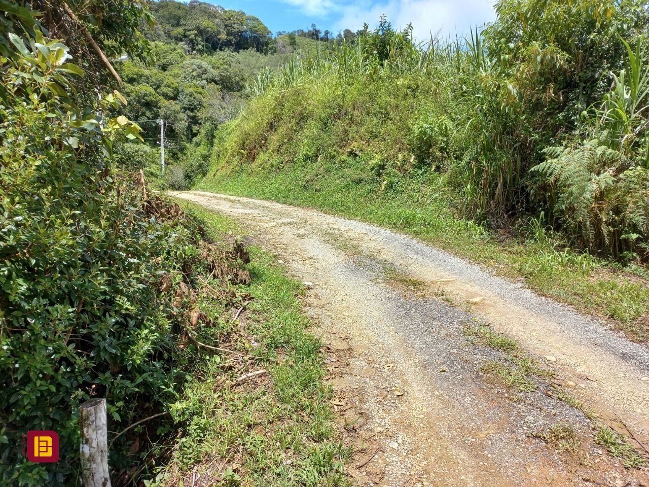 Terreno com 11000m², no bairro Fazenda em Águas Mornas