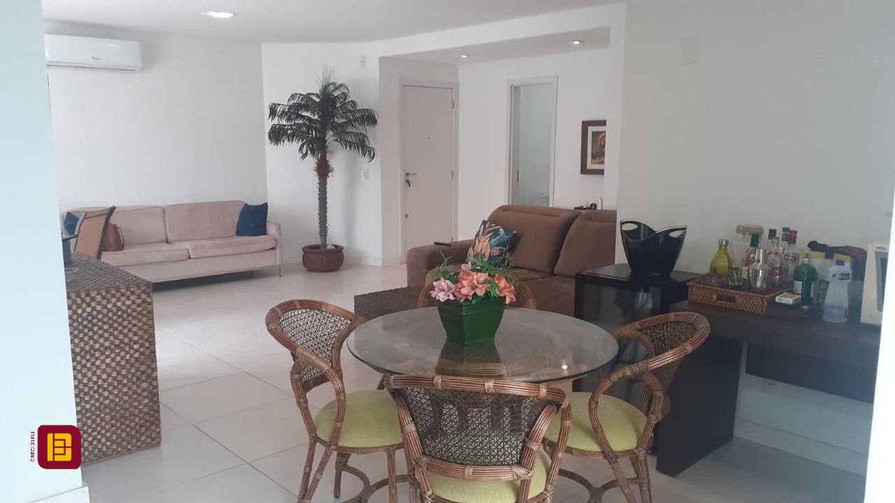 Cobertura com 252m², 6 quartos (sendo 2 suítes), 2 garagens, no bairro Ingleses em Florianópolis