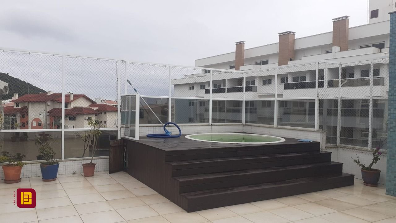 Cobertura com 252m², 6 quartos (sendo 2 suítes), 2 garagens, no bairro Ingleses em Florianópolis