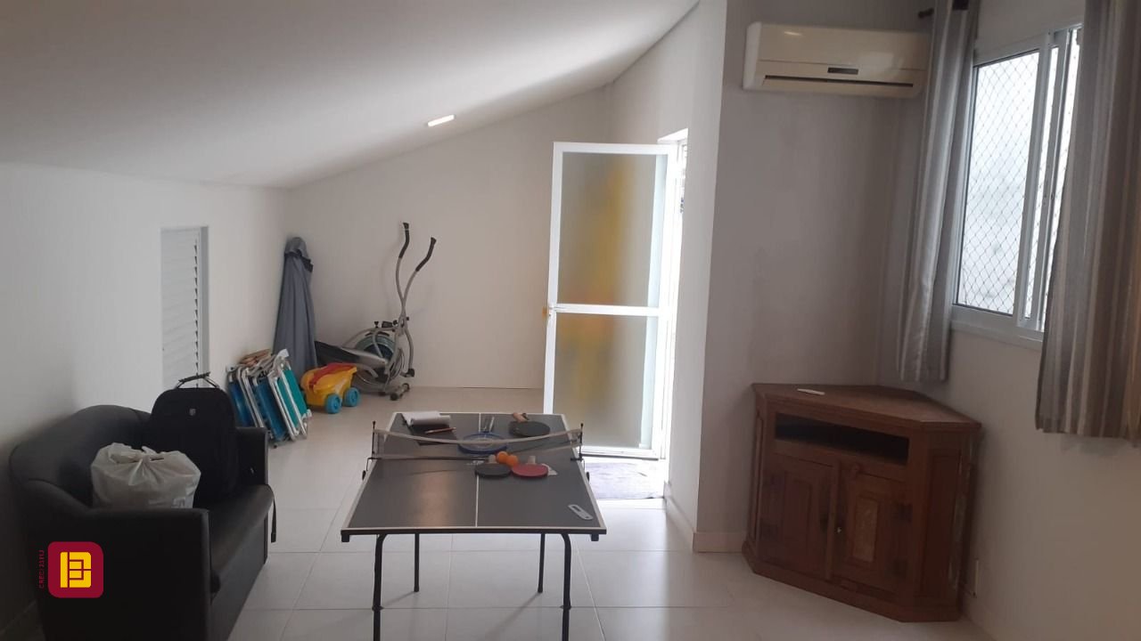 Cobertura com 252m², 6 quartos (sendo 2 suítes), 2 garagens, no bairro Ingleses em Florianópolis