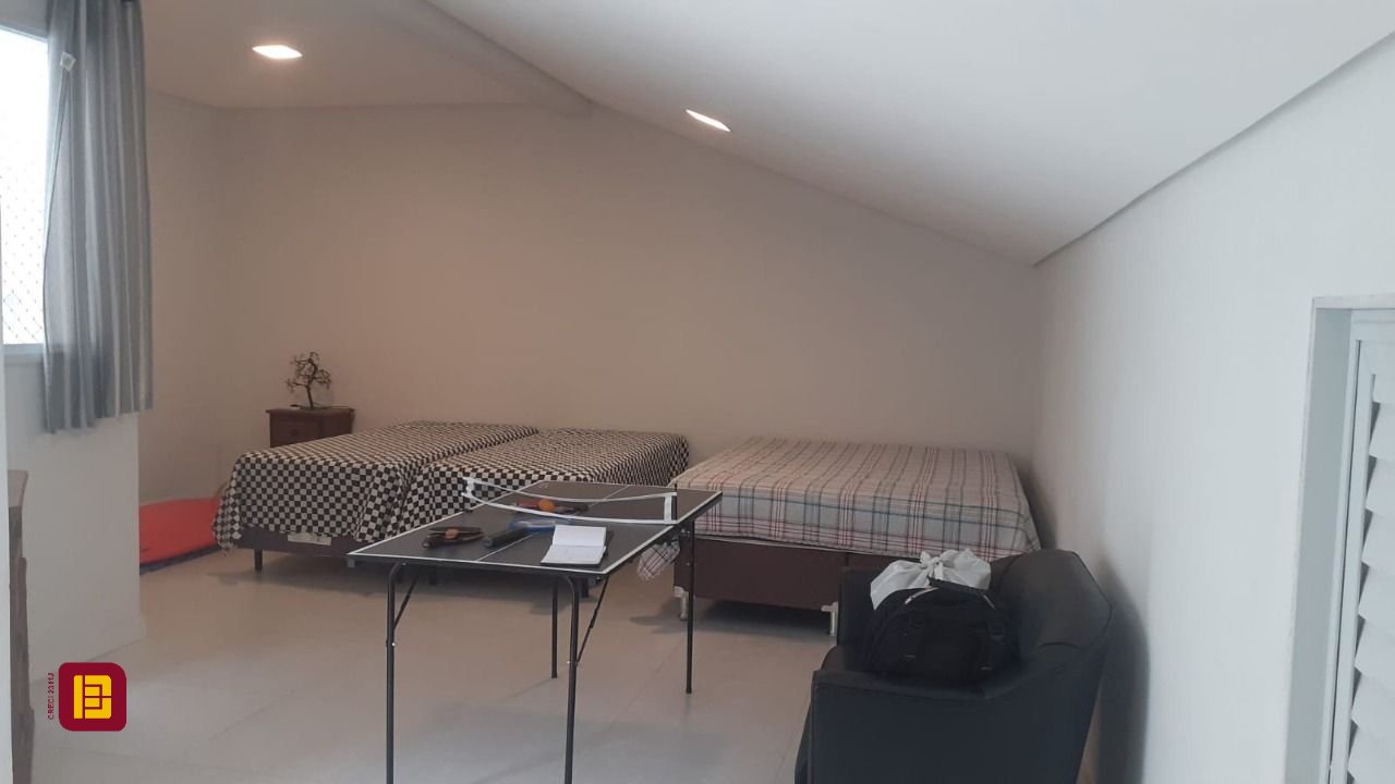 Cobertura com 252m², 6 quartos (sendo 2 suítes), 2 garagens, no bairro Ingleses em Florianópolis