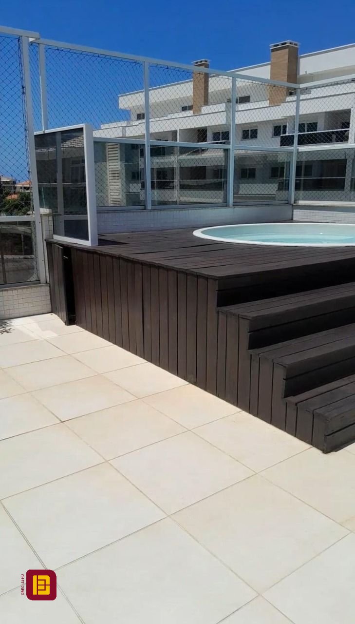 Cobertura com 252m², 6 quartos (sendo 2 suítes), 2 garagens, no bairro Ingleses em Florianópolis