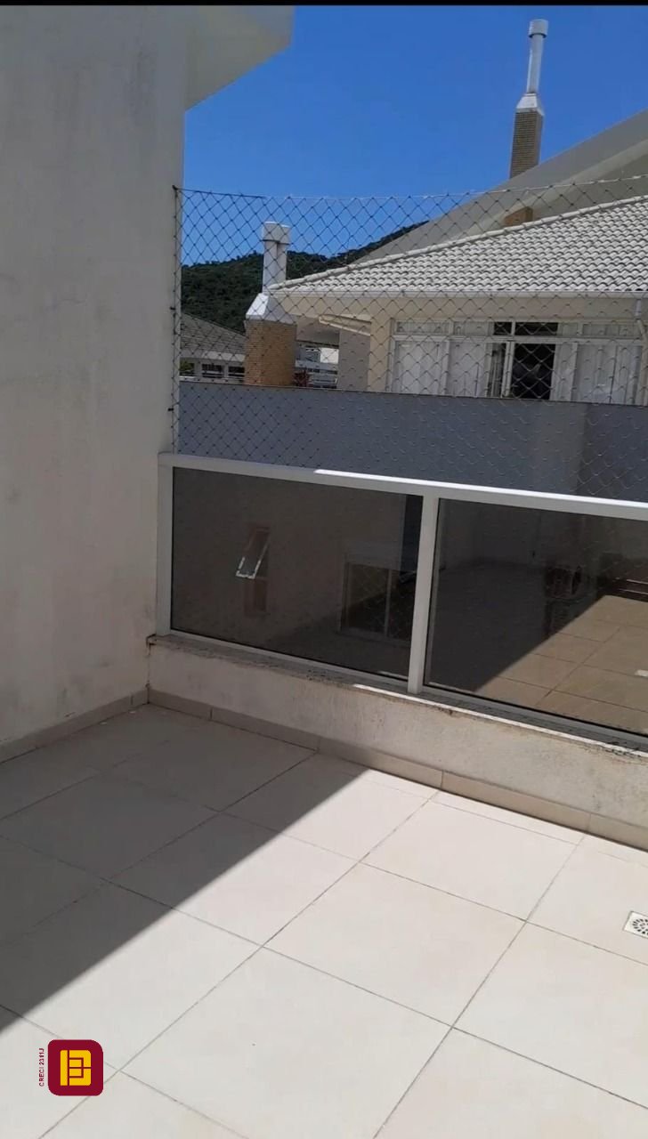 Cobertura com 252m², 6 quartos (sendo 2 suítes), 2 garagens, no bairro Ingleses em Florianópolis
