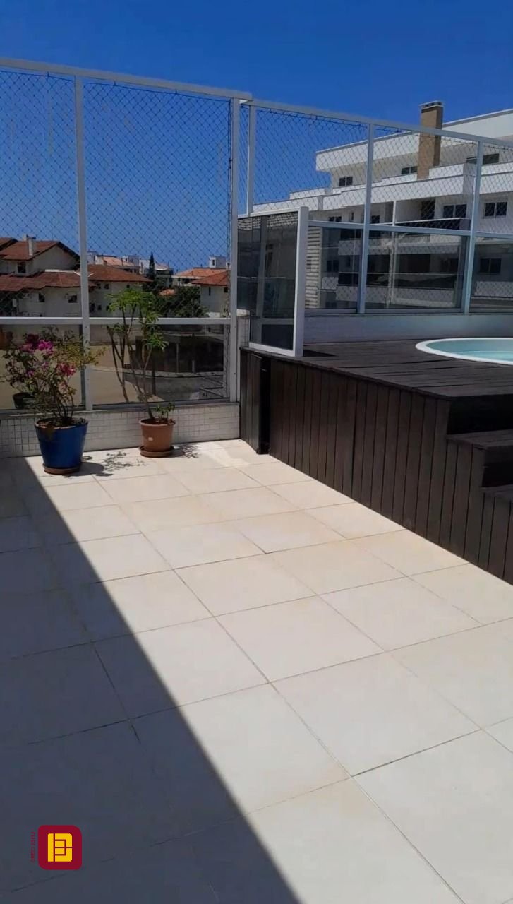 Cobertura com 252m², 6 quartos (sendo 2 suítes), 2 garagens, no bairro Ingleses em Florianópolis
