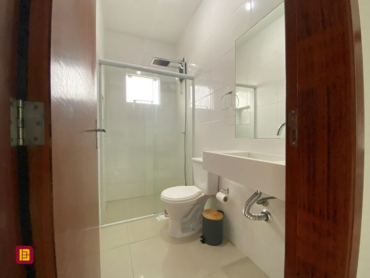 Casa com 162m², 4 quartos (sendo 2 suítes), 6 garagens, no bairro Cachoeira do Bom Jesus em Florianópolis