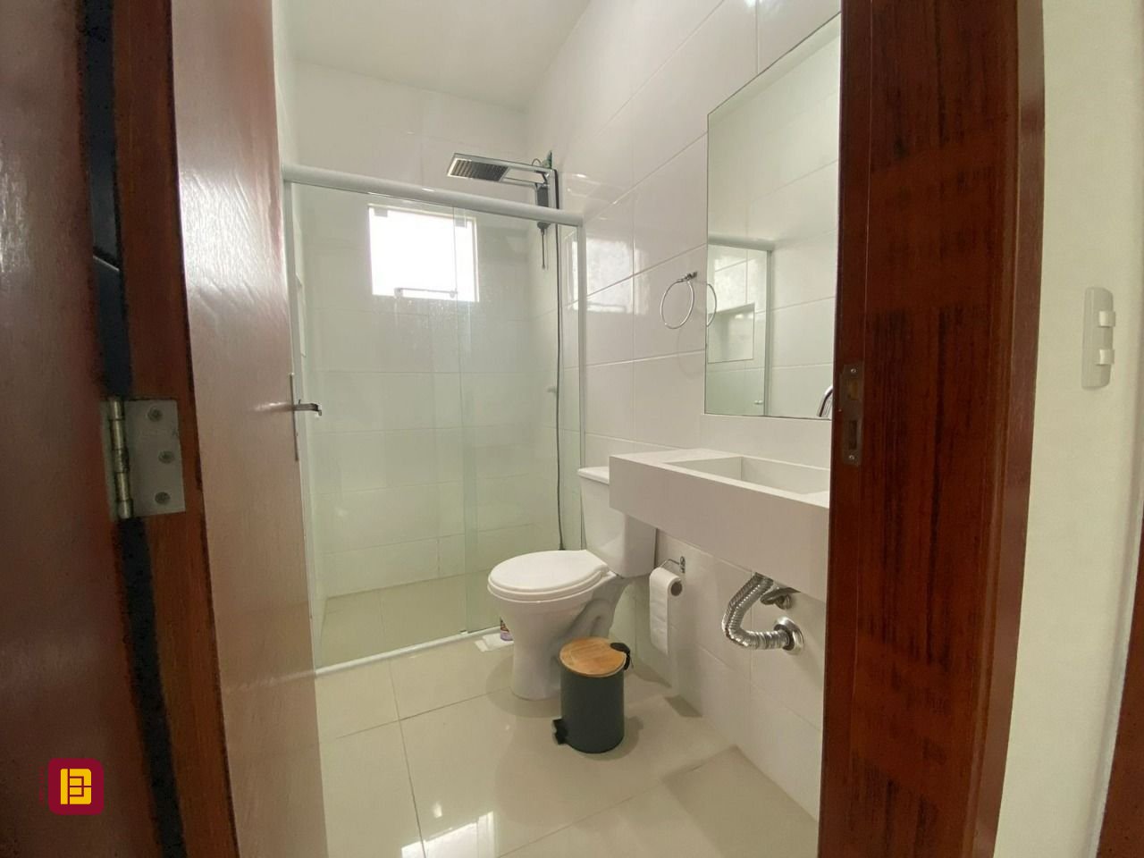 Casa com 162m², 4 quartos (sendo 2 suítes), 6 garagens, no bairro Cachoeira do Bom Jesus em Florianópolis