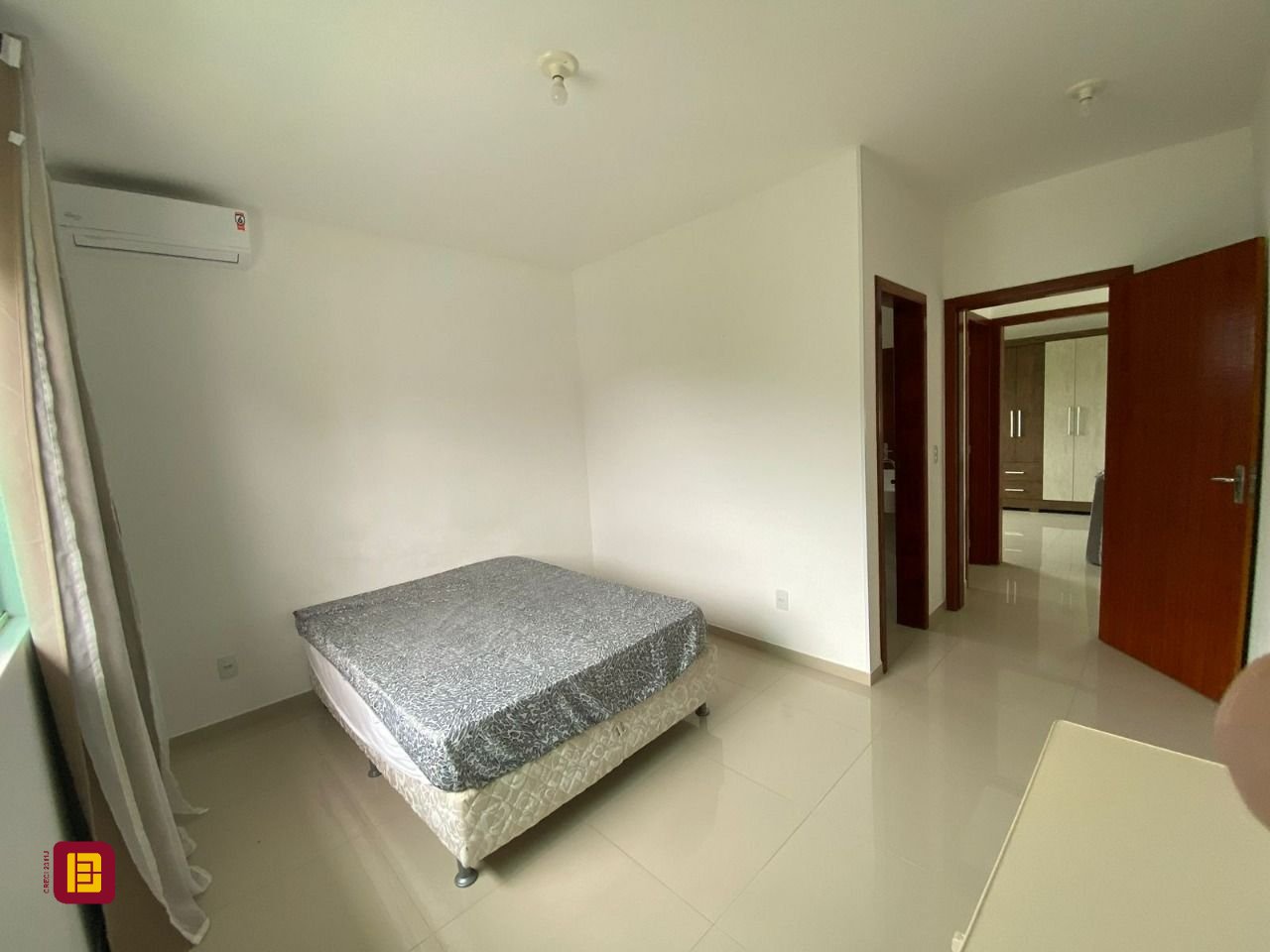 Casa com 162m², 4 quartos (sendo 2 suítes), 6 garagens, no bairro Cachoeira do Bom Jesus em Florianópolis
