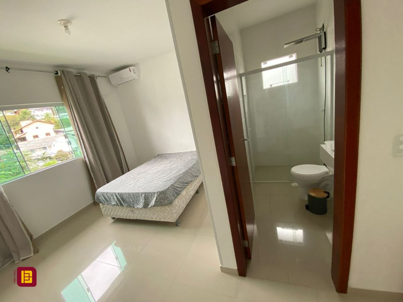 Casa com 162m², 4 quartos (sendo 2 suítes), 6 garagens, no bairro Cachoeira do Bom Jesus em Florianópolis