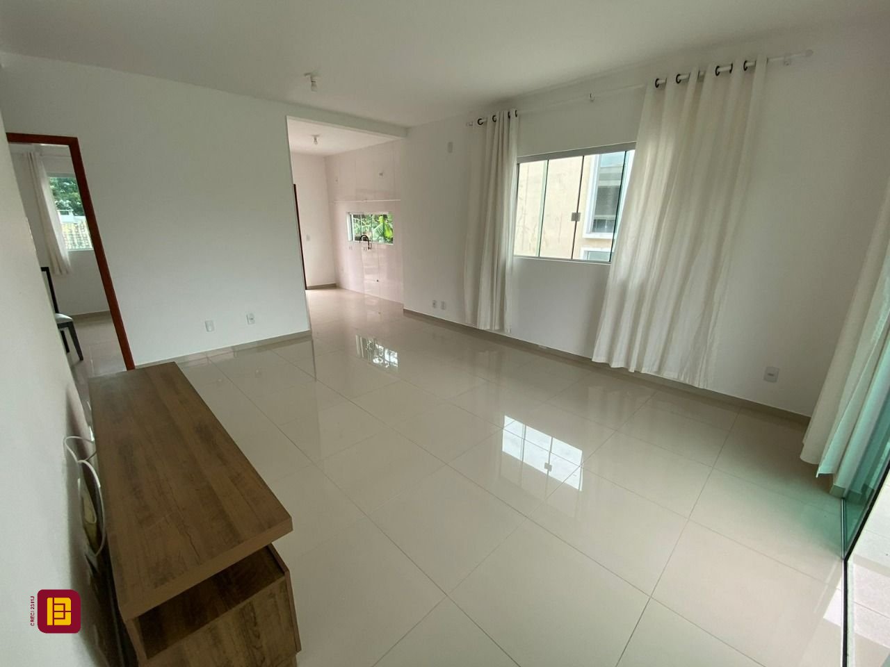Casa com 162m², 4 quartos (sendo 2 suítes), 6 garagens, no bairro Cachoeira do Bom Jesus em Florianópolis