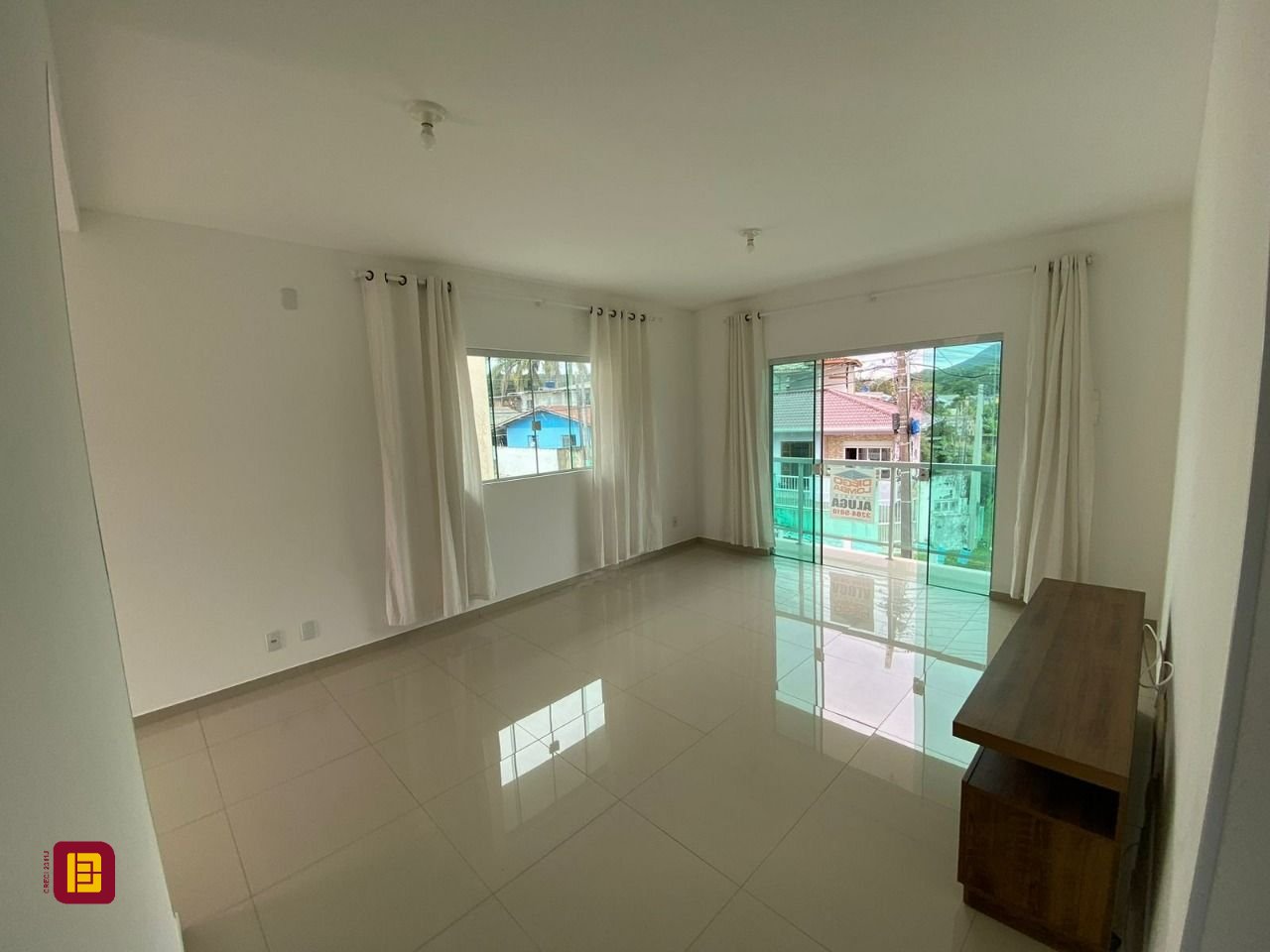 Casa com 162m², 4 quartos (sendo 2 suítes), 6 garagens, no bairro Cachoeira do Bom Jesus em Florianópolis