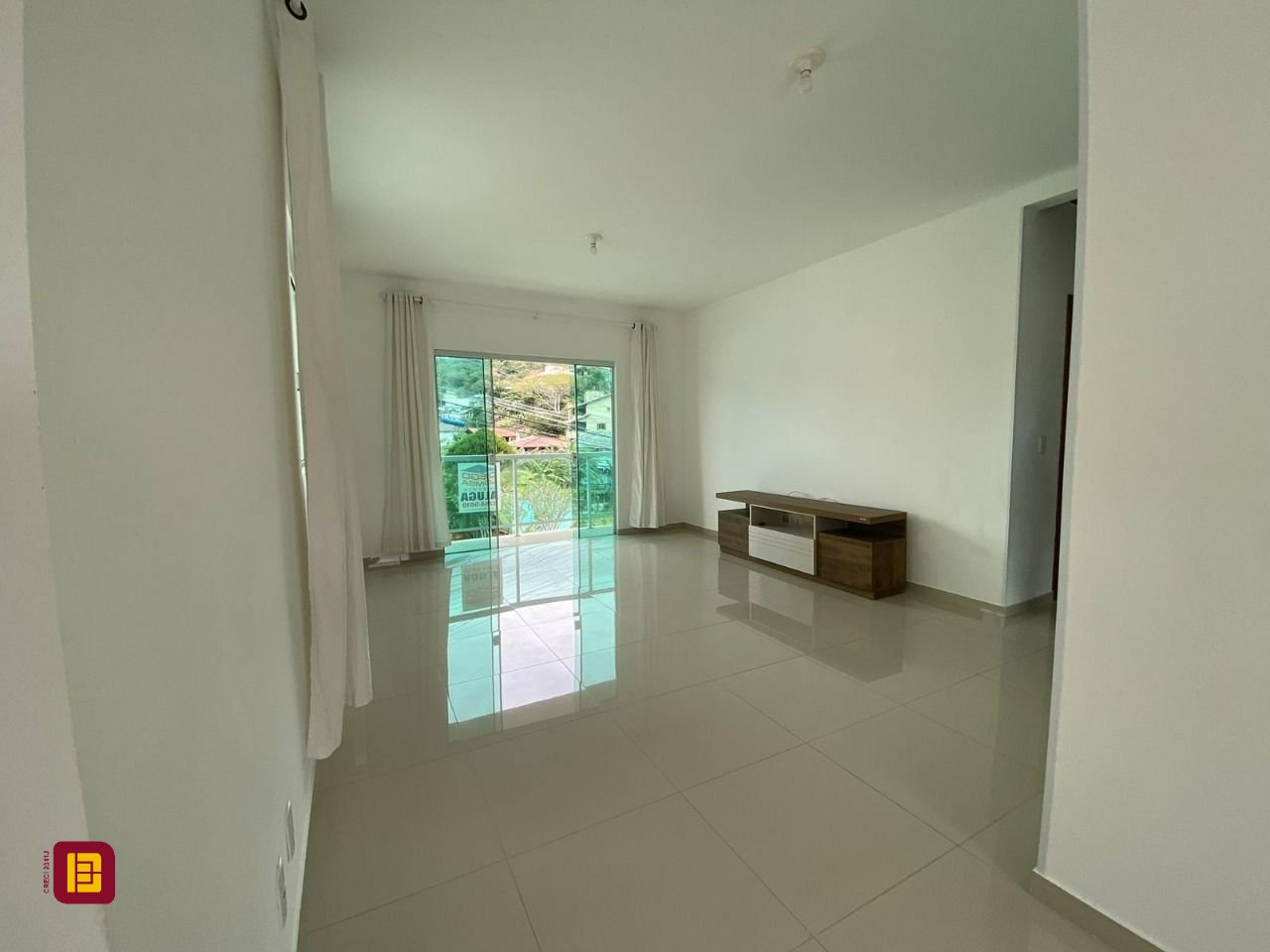 Casa com 162m², 4 quartos (sendo 2 suítes), 6 garagens, no bairro Cachoeira do Bom Jesus em Florianópolis