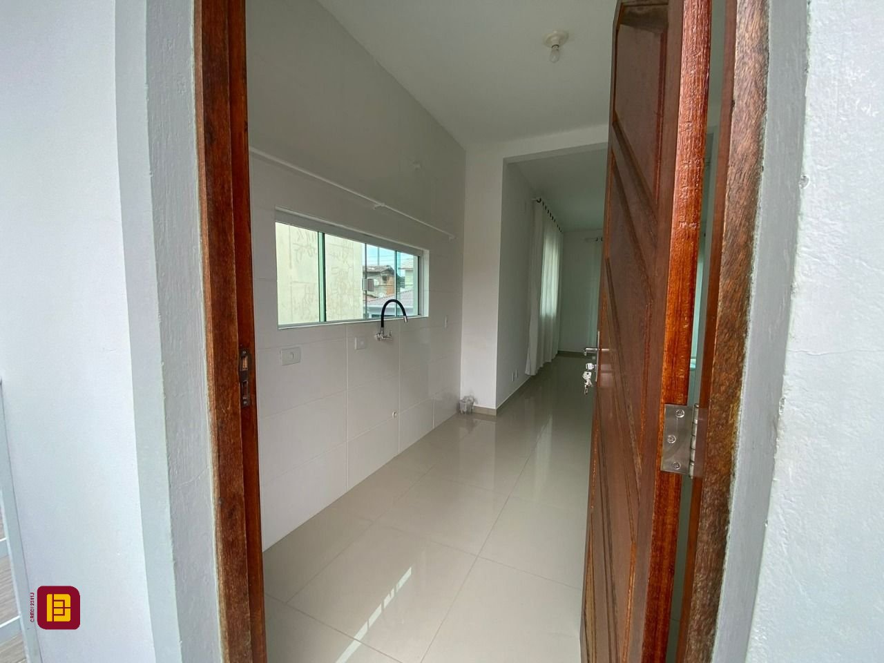 Casa com 162m², 4 quartos (sendo 2 suítes), 6 garagens, no bairro Cachoeira do Bom Jesus em Florianópolis