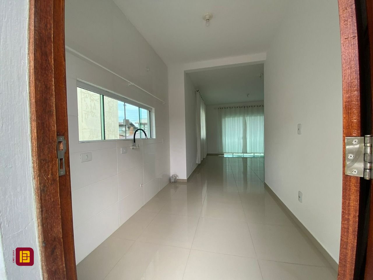 Casa com 162m², 4 quartos (sendo 2 suítes), 6 garagens, no bairro Cachoeira do Bom Jesus em Florianópolis