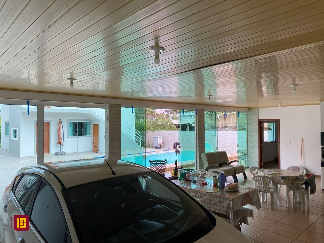 Casa com 162m², 4 quartos (sendo 2 suítes), 6 garagens, no bairro Cachoeira do Bom Jesus em Florianópolis