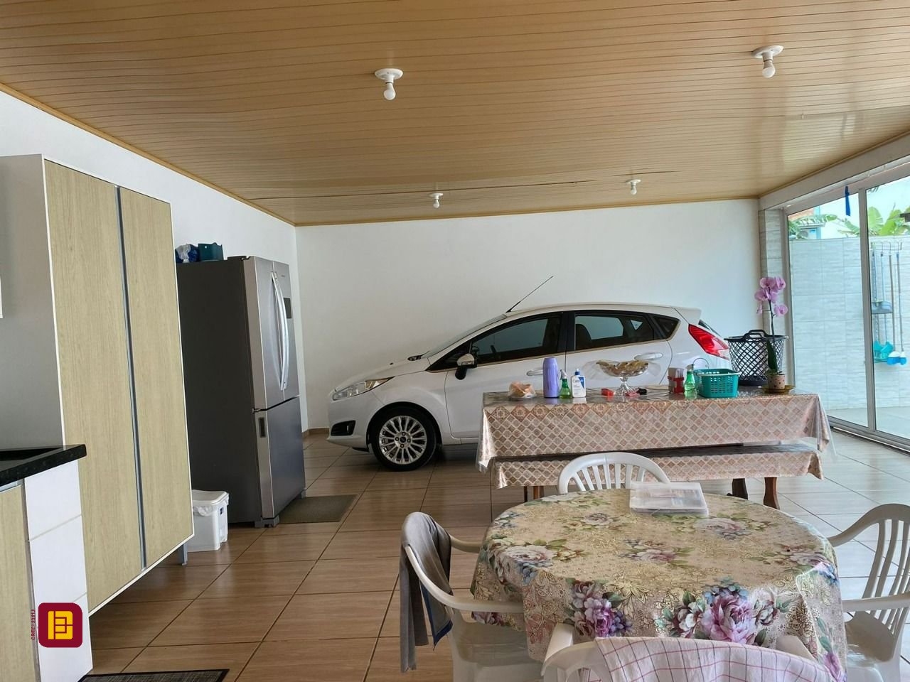 Casa com 162m², 4 quartos (sendo 2 suítes), 6 garagens, no bairro Cachoeira do Bom Jesus em Florianópolis