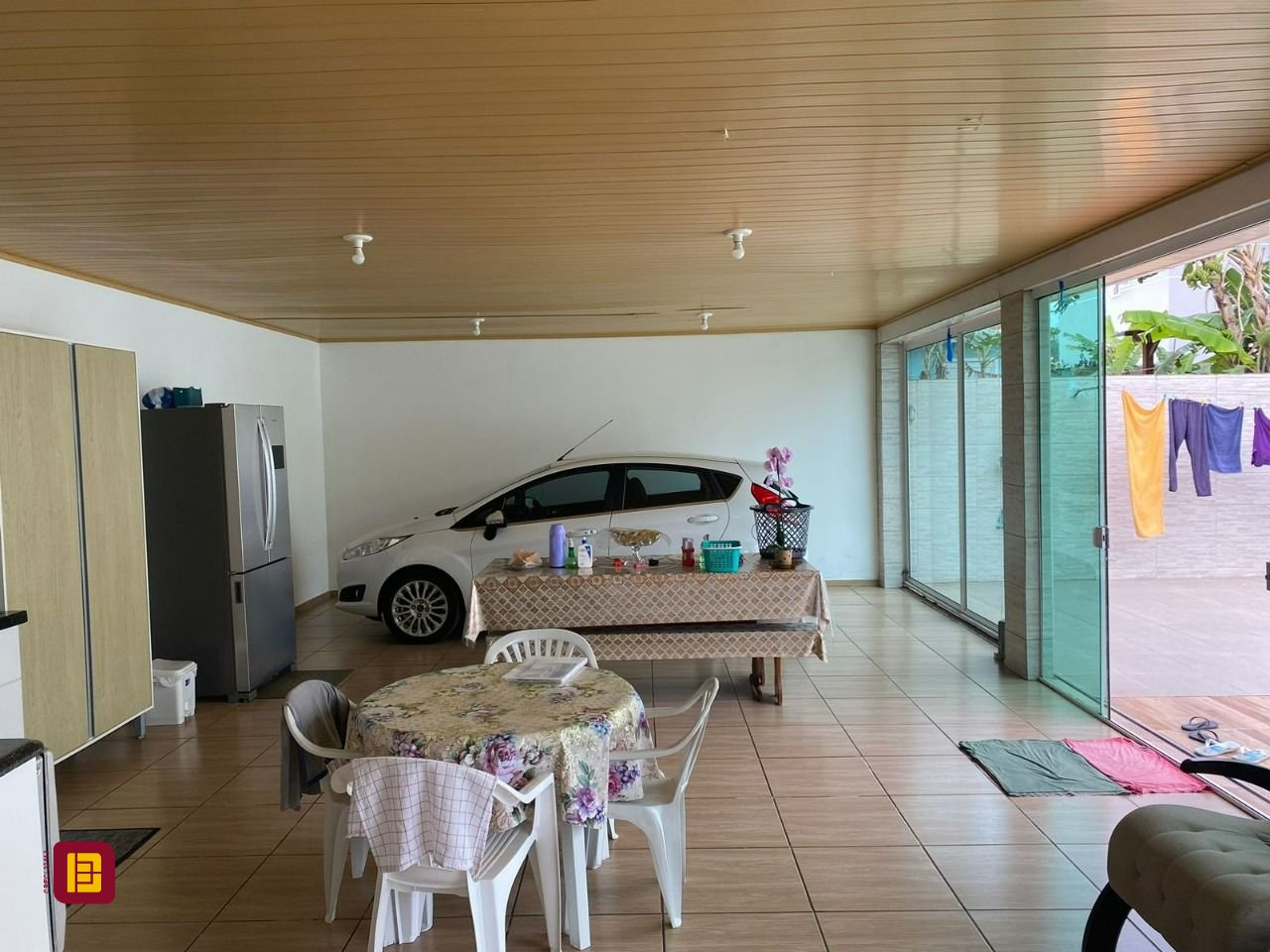 Casa com 162m², 4 quartos (sendo 2 suítes), 6 garagens, no bairro Cachoeira do Bom Jesus em Florianópolis