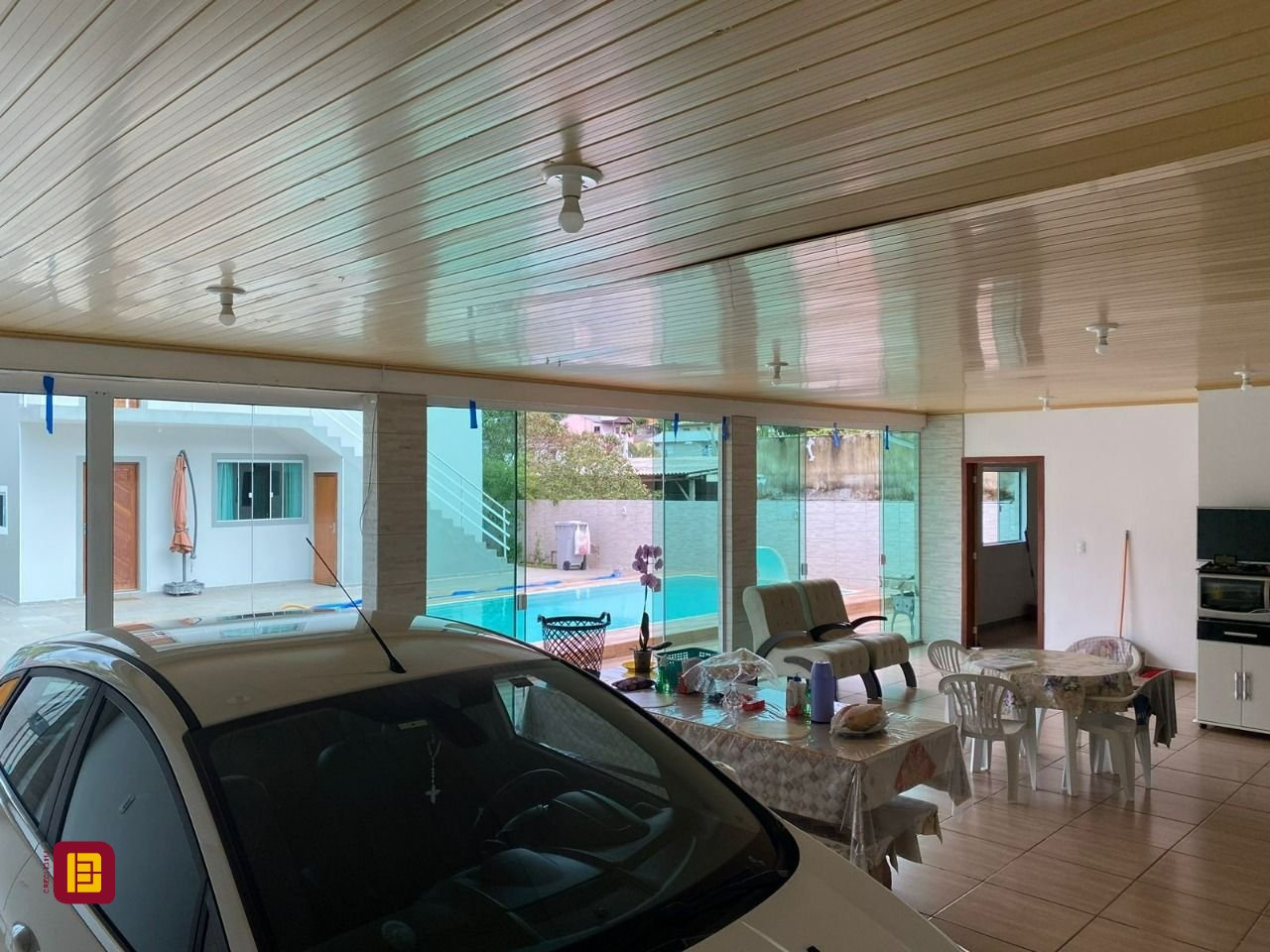 Casa com 162m², 4 quartos (sendo 2 suítes), 6 garagens, no bairro Cachoeira do Bom Jesus em Florianópolis