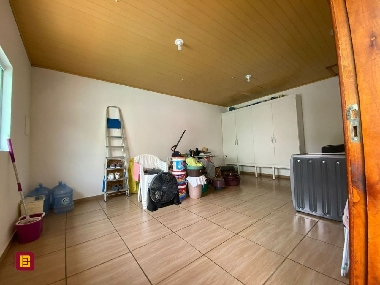 Casa com 162m², 4 quartos (sendo 2 suítes), 6 garagens, no bairro Cachoeira do Bom Jesus em Florianópolis