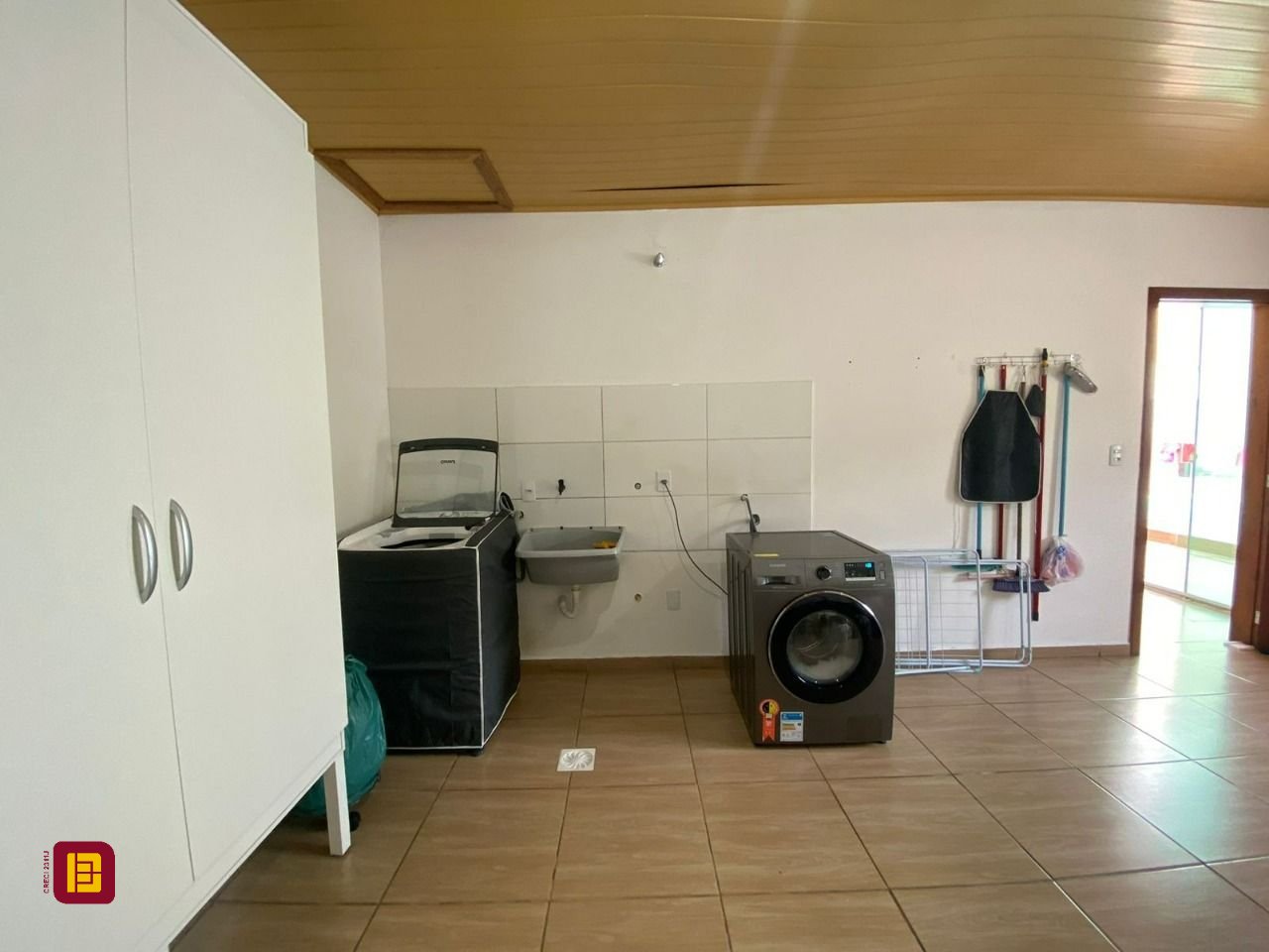 Casa com 162m², 4 quartos (sendo 2 suítes), 6 garagens, no bairro Cachoeira do Bom Jesus em Florianópolis