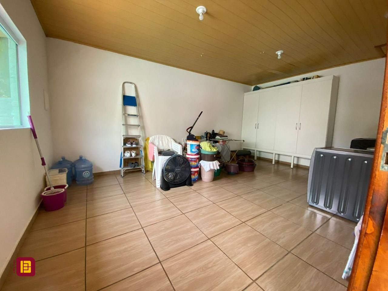 Casa com 162m², 4 quartos (sendo 2 suítes), 6 garagens, no bairro Cachoeira do Bom Jesus em Florianópolis