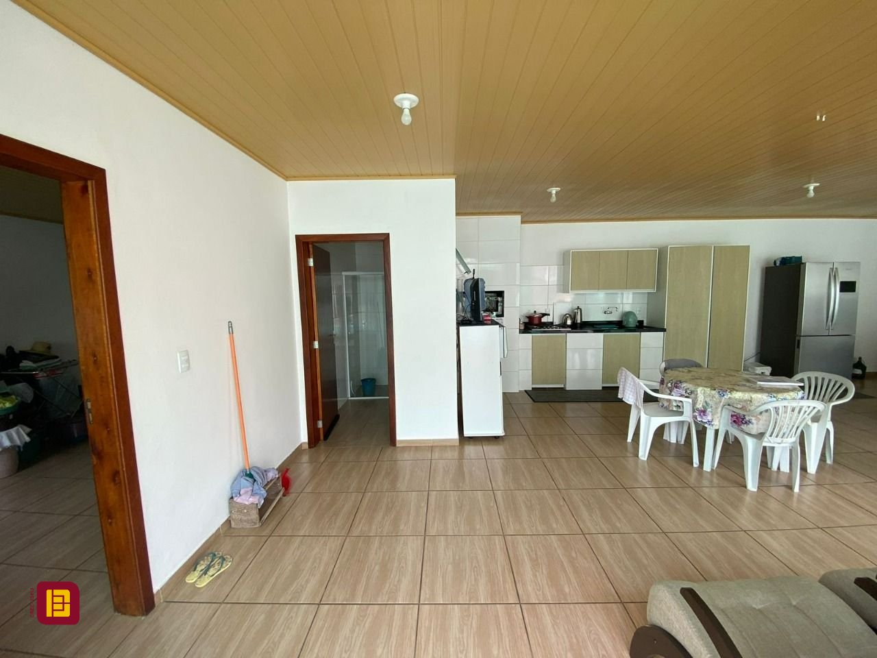 Casa com 162m², 4 quartos (sendo 2 suítes), 6 garagens, no bairro Cachoeira do Bom Jesus em Florianópolis